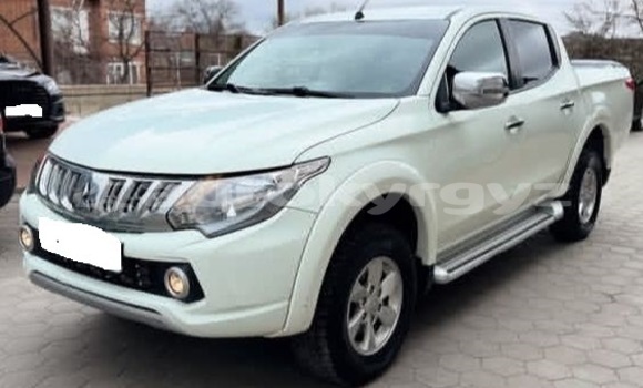 Buy Used Mitsubishi L200 White Car in Bishkek in Bishkek Buy Used Mitsubishi L200 White Car in Bishkek in Bishkek