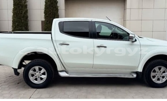 Buy Used Mitsubishi L200 White Car in Bishkek in Bishkek Buy Used Mitsubishi L200 White Car in Bishkek in Bishkek
