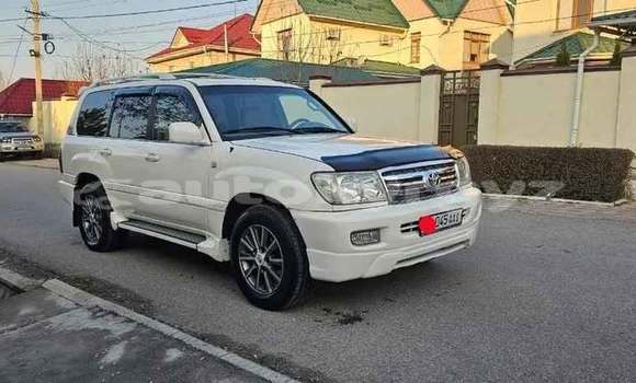 Buy Used Toyota Land Cruiser White Car in Bishkek in Bishkek