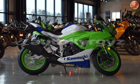 Buy New Yamaha TMAX Black Bike in Barskoon in Issyk-Kul Buy New Yamaha TMAX Black Bike in Barskoon in Issyk-Kul