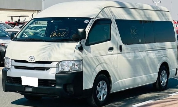Buy Used Toyota Hiace White Car in Bishkek in Bishkek