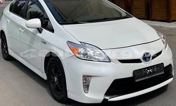 Buy Used Toyota Prius White Car in Bishkek in Bishkek