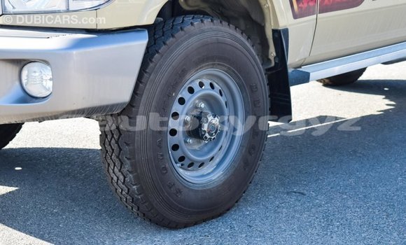Buy Import Toyota Land Cruiser Beige Car in Import - Dubai in Batken Buy Import Toyota Land Cruiser Beige Car in Import - Dubai in Batken