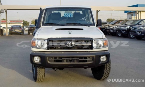 Buy Import Toyota Pickup White Car in Import - Dubai in Batken Buy Import Toyota Pickup White Car in Import - Dubai in Batken
