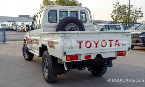 Buy Import Toyota Pickup White Car in Import - Dubai in Batken Buy Import Toyota Pickup White Car in Import - Dubai in Batken