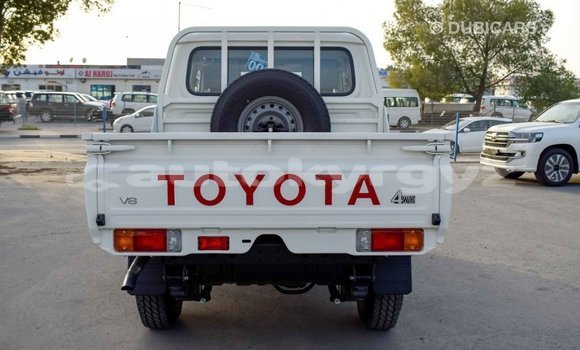 Buy Import Toyota Pickup White Car in Import - Dubai in Batken Buy Import Toyota Pickup White Car in Import - Dubai in Batken