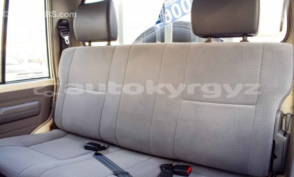 Buy Import Toyota Pickup White Car in Import - Dubai in Batken Buy Import Toyota Pickup White Car in Import - Dubai in Batken
