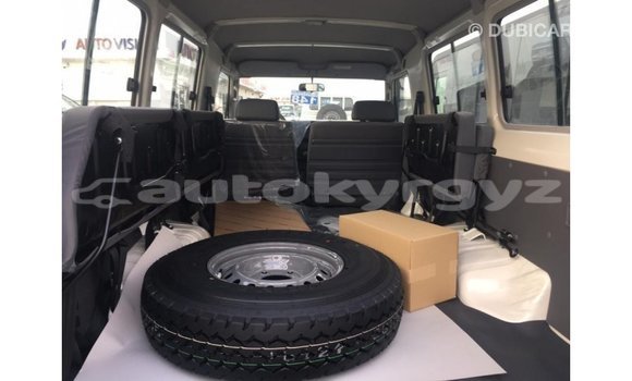 Buy Import Toyota Land Cruiser White Car in Import - Dubai in Batken Buy Import Toyota Land Cruiser White Car in Import - Dubai in Batken
