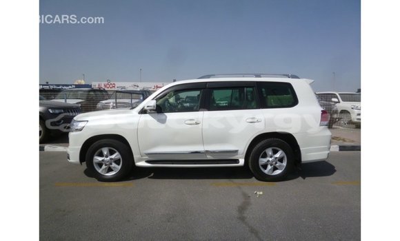 Buy Import Toyota Land Cruiser White Car in Import - Dubai in Batken Buy Import Toyota Land Cruiser White Car in Import - Dubai in Batken