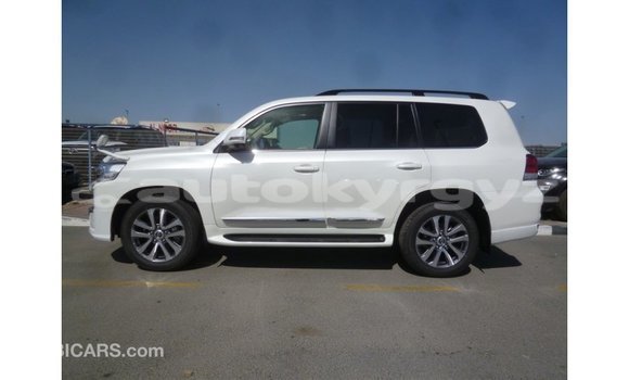 Buy Import Toyota Land Cruiser White Car in Import - Dubai in Batken Buy Import Toyota Land Cruiser White Car in Import - Dubai in Batken