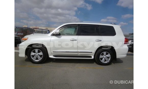Buy Import Toyota Land Cruiser White Car in Import - Dubai in Batken Buy Import Toyota Land Cruiser White Car in Import - Dubai in Batken