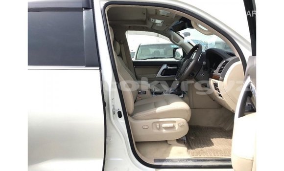 Buy Import Toyota Land Cruiser White Car in Import - Dubai in Batken Buy Import Toyota Land Cruiser White Car in Import - Dubai in Batken