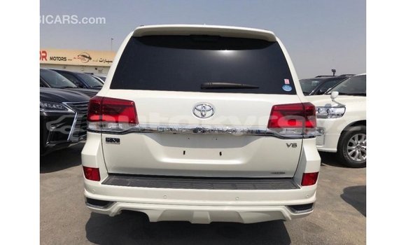 Buy Import Toyota Land Cruiser White Car in Import - Dubai in Batken Buy Import Toyota Land Cruiser White Car in Import - Dubai in Batken