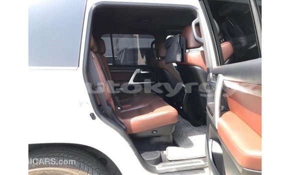 Buy Import Toyota Land Cruiser White Car in Import - Dubai in Batken Buy Import Toyota Land Cruiser White Car in Import - Dubai in Batken