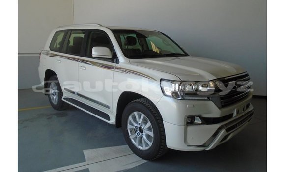 Buy Import Toyota Land Cruiser White Car in Import - Dubai in Batken Buy Import Toyota Land Cruiser White Car in Import - Dubai in Batken