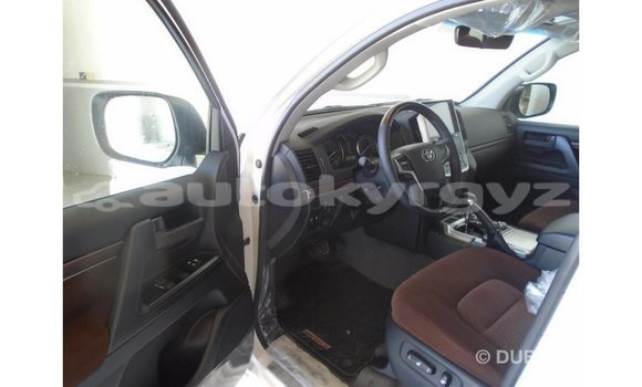 Buy Import Toyota Land Cruiser White Car in Import - Dubai in Batken Buy Import Toyota Land Cruiser White Car in Import - Dubai in Batken
